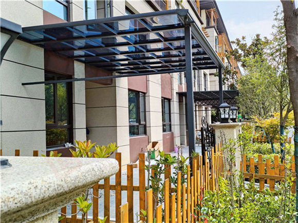 ��������